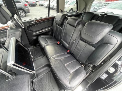 Used 2011 Mercedes-Benz GL 550 4MATIC image 29