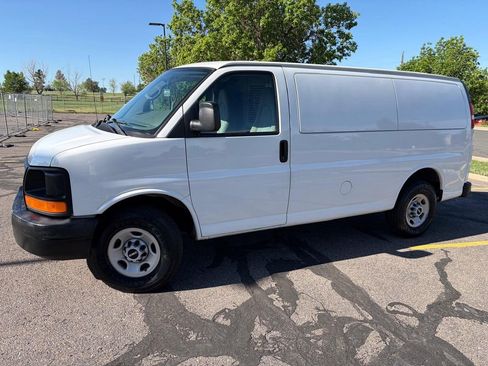 Used 2009 GMC Savana 3500 RWD image 3