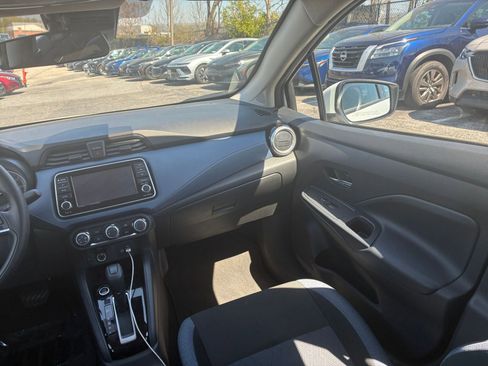 Used 2025 Nissan Versa SV image 30