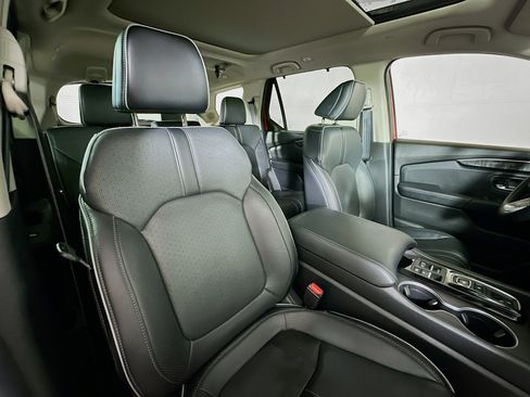 Used 2025 Honda Pilot Elite image 30