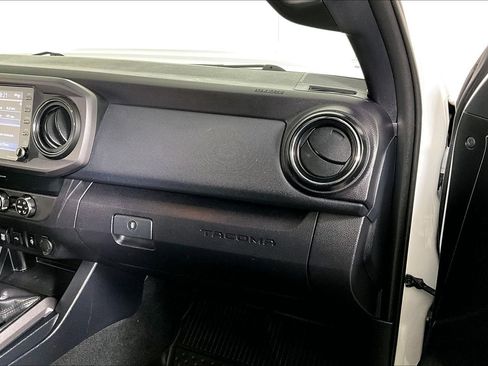 Used 2020 Toyota Tacoma TRD Sport image 16