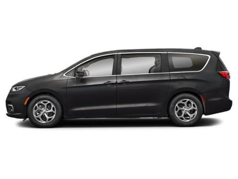 Used 2025 Chrysler Pacifica Limited FWD image 2