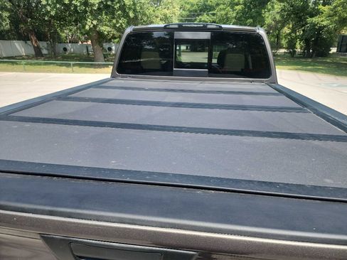 Used 2016 Nissan Titan SL RWD image 10