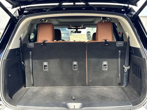 Used 2025 Nissan Pathfinder Platinum w/ Black Appearance Package image 13