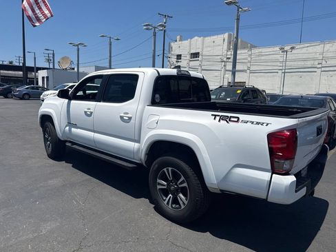 Used 2017 Toyota Tacoma 2WD Double Cab image 8