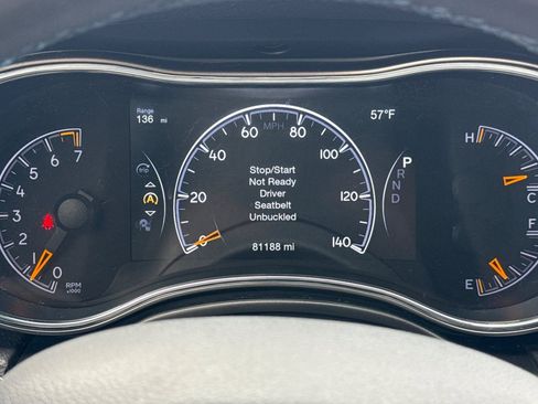 Used 2019 Jeep Grand Cherokee Laredo AWD/4WD image 24