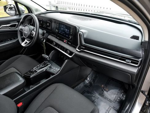 Used 2023 Kia Sportage LX AWD/4WD image 9