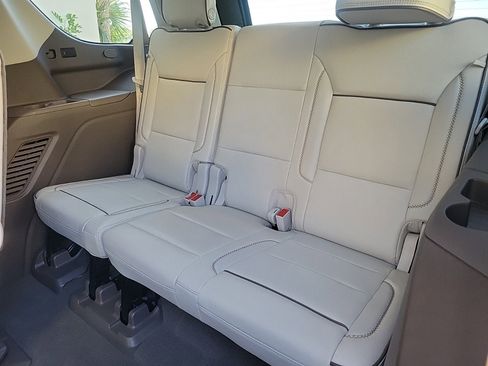 Used 2021 GMC Yukon Denali w/ Denali Premium Package image 16