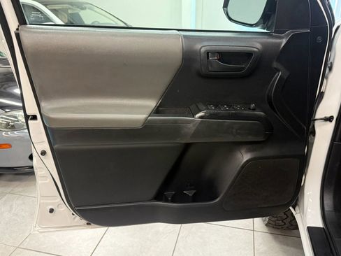 Used 2019 Toyota Tacoma SR w/ SR Convenience Package image 15