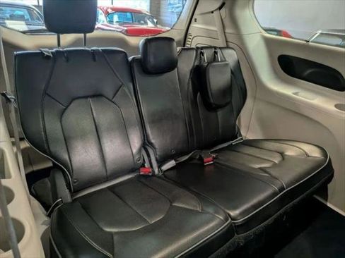 Used 2019 Chrysler Pacifica Limited w/ Advanced Safetytec Group image 11