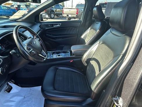 Certified 2020 Ford Edge ST-Line w/ Cold Weather Package image 17
