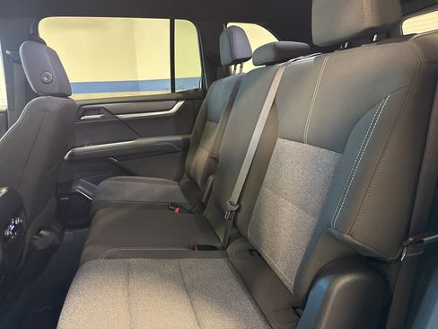 Used 2025 GMC Acadia Elevation image 24