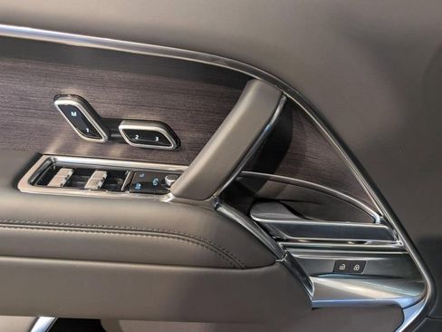 New 2026 Land Rover Range Rover Long Wheelbase SE AWD/4WD image 9