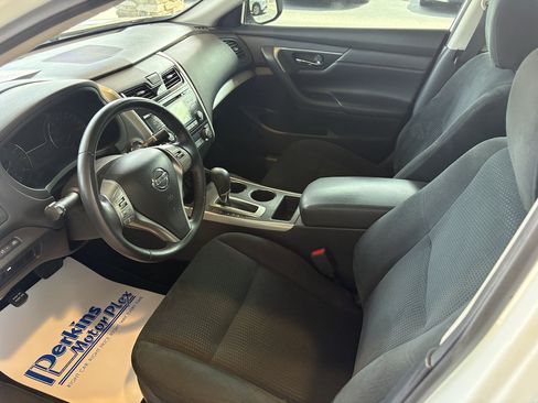 Used 2015 Nissan Altima 2.5 SV w/ Convenience Package FWD image 2