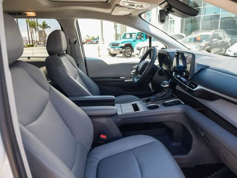 Used 2023 Toyota Sienna XLE FWD image 15