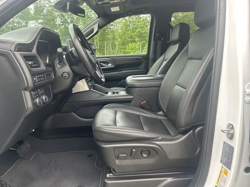 Used 2024 Chevrolet Tahoe Z71 w/ Luxury Package AWD/4WD image 15