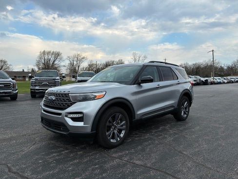 Used 2023 Ford Explorer XLT w/ Equipment Group 202A AWD/4WD image 1