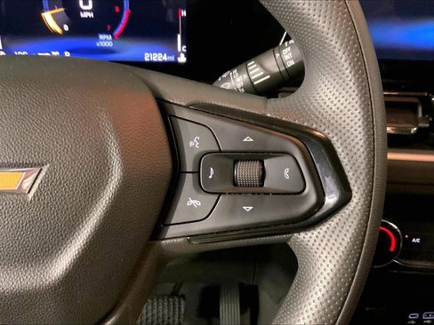 Used 2025 Chevrolet TrailBlazer LT AWD/4WD image 19