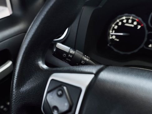 Used 2019 Toyota Tundra SR5 w/ SR5 Upgrade Package AWD/4WD image 32