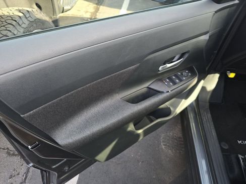 Used 2025 Nissan Kicks SV image 13