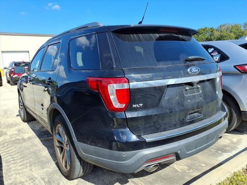 Used 2018 Ford Explorer XLT w/ Equipment Group 202A image 7