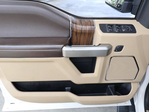 Used 2019 Ford F150 Lariat w/ Equipment Group 502A Luxury AWD/4WD image 30