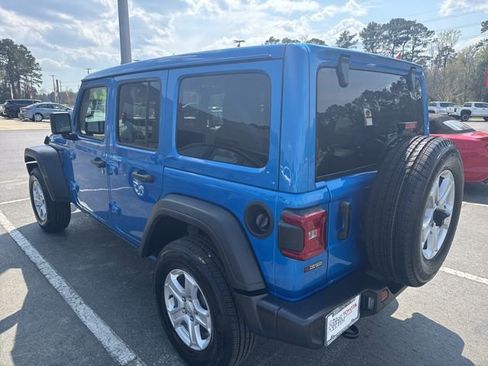 Used 2022 Jeep Wrangler Unlimited Sport w/ Sun And Sound Package image 4