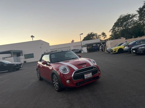 Used 2017 MINI Cooper S image 2