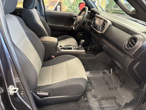 Used 2023 Toyota Tacoma TRD Sport image 16