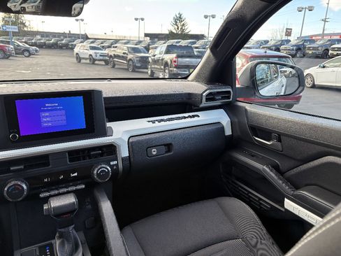 Used 2024 Toyota Tacoma TRD Off-Road AWD/4WD image 22
