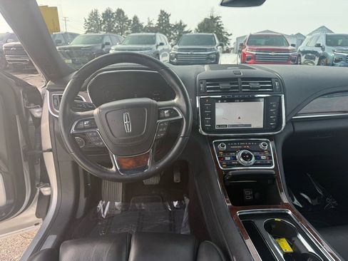 Used 2017 Lincoln Continental Reserve w/ Luxury Package image 13