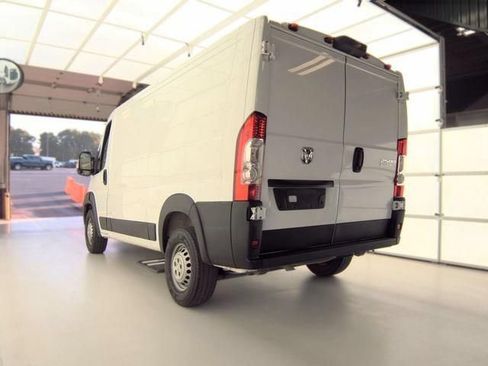 Used 2025 RAM ProMaster 2500 w/ Convenience Group FWD image 3