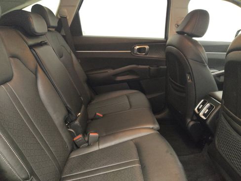 Used 2022 Kia Sorento S FWD image 19
