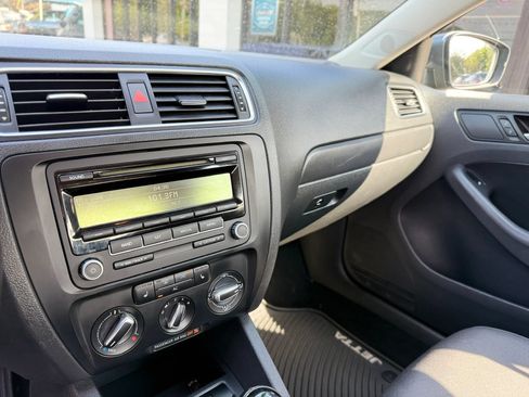 Used 2012 Volkswagen Jetta SE FWD image 28