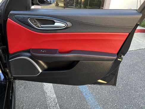 Used 2019 Alfa Romeo Giulia image 65
