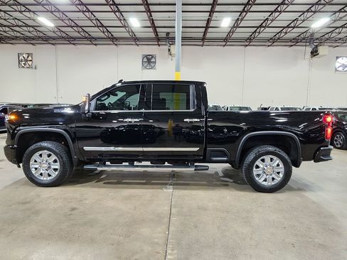 Used 2024 Chevrolet Silverado 2500 High Country w/ Z71 Off-Road Package image 7