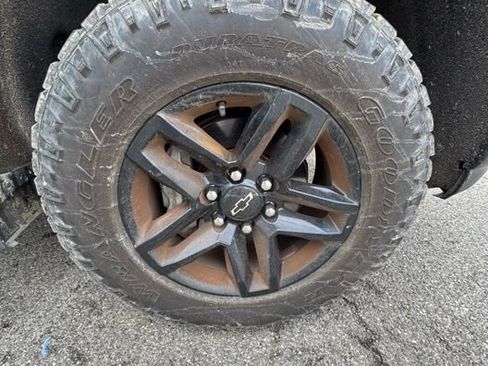 Used 2021 Chevrolet Silverado 1500 LT Trail Boss w/ Convenience Package II image 10