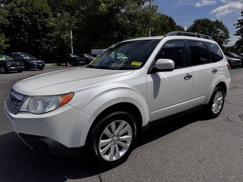 Used 2011 Subaru Forester 2.5X Limited AWD/4WD image 4