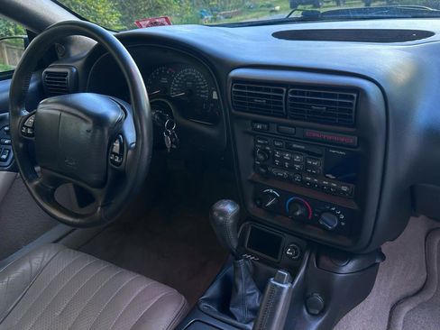 Used 2000 Chevrolet Camaro Z28 w/ SS Performance/Appearance Pkg RWD image 16