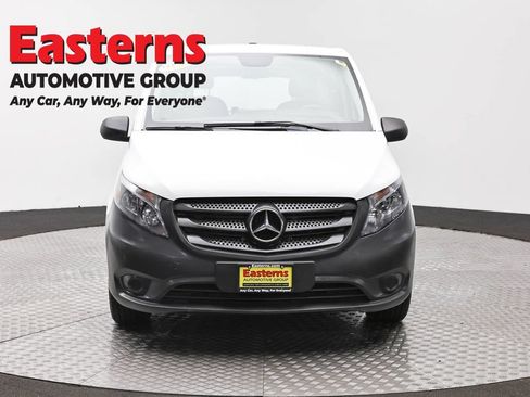Used 2022 Mercedes-Benz Metris image 2
