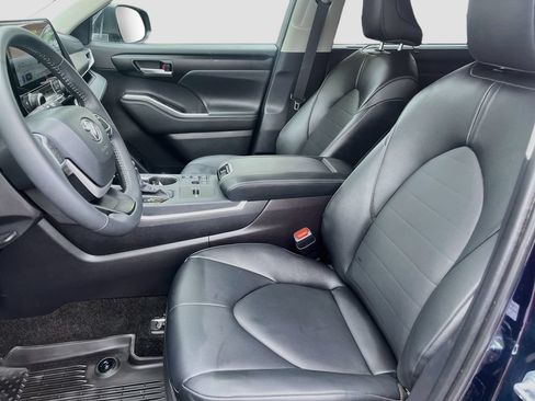 Used 2025 Toyota Highlander XLE AWD/4WD image 21