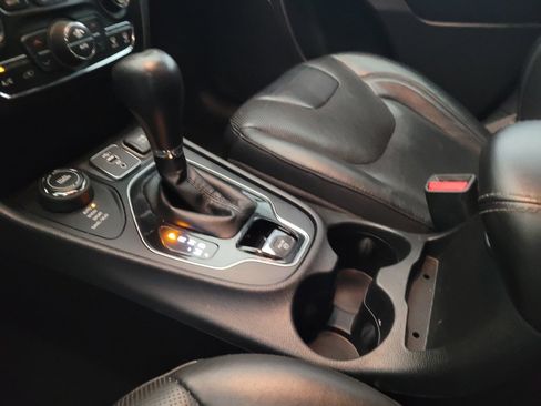 Used 2019 Jeep Cherokee Limited AWD/4WD image 26