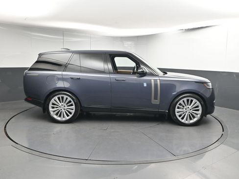 Used 2025 Land Rover Range Rover SE image 23