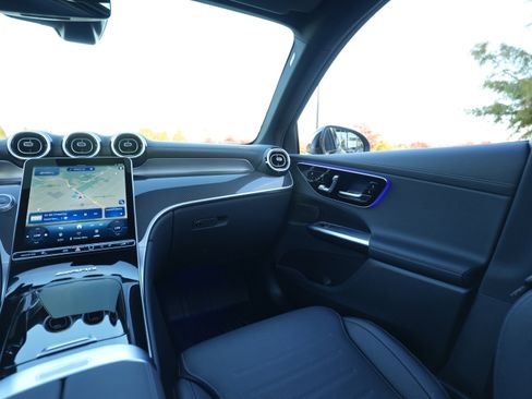 Certified 2025 Mercedes-Benz GLC 43 AMG 4MATIC image 24