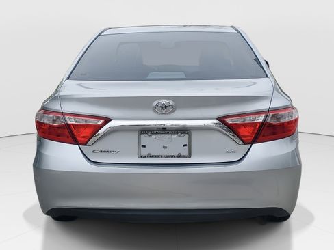 Used 2016 Toyota Camry LE image 4