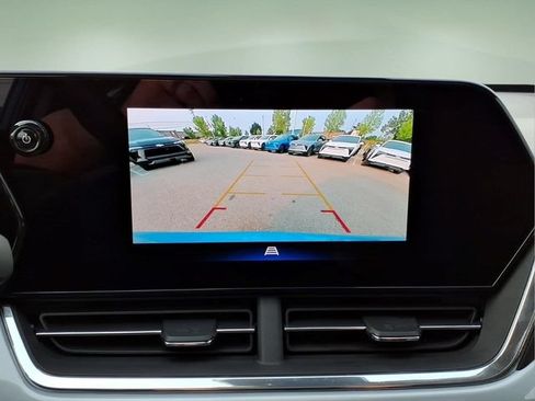 Used 2025 Chevrolet Trax LT w/ Sunroof Package FWD image 20