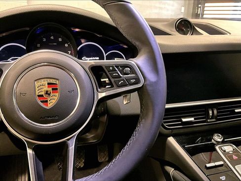 Certified 2023 Porsche Cayenne Platinum Edition image 24