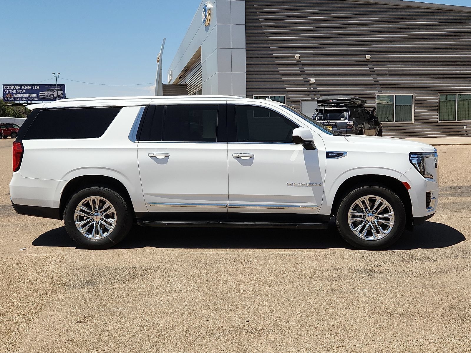 Used 2023 GMC Yukon XL SLT RWD image 5