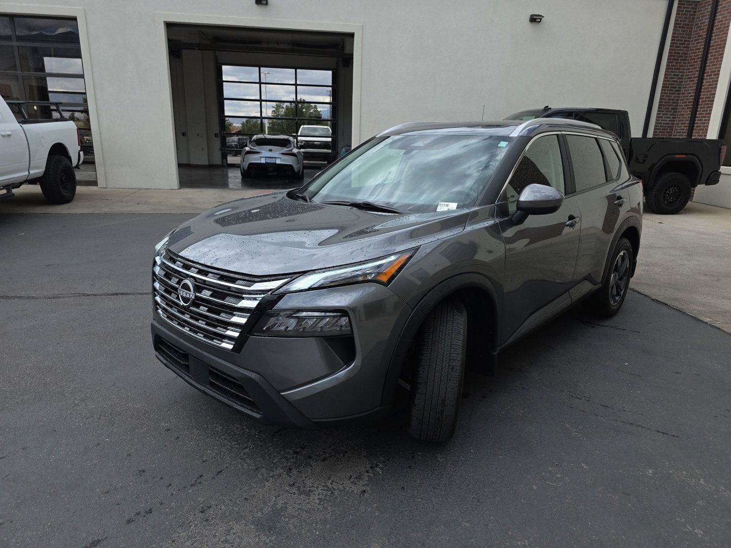 Used 2024 Nissan Rogue SV w/ SV Premium Package AWD/4WD image 3