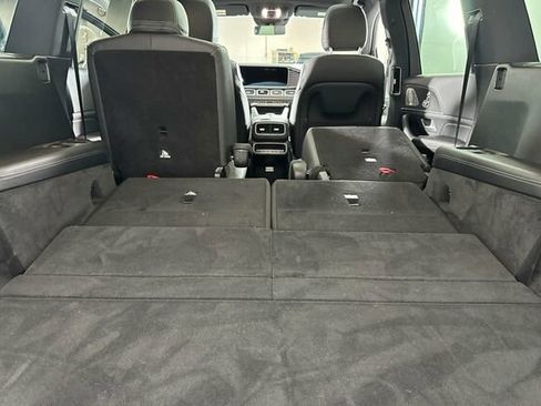 Certified 2025 Mercedes-Benz GLS 450 4MATIC image 18